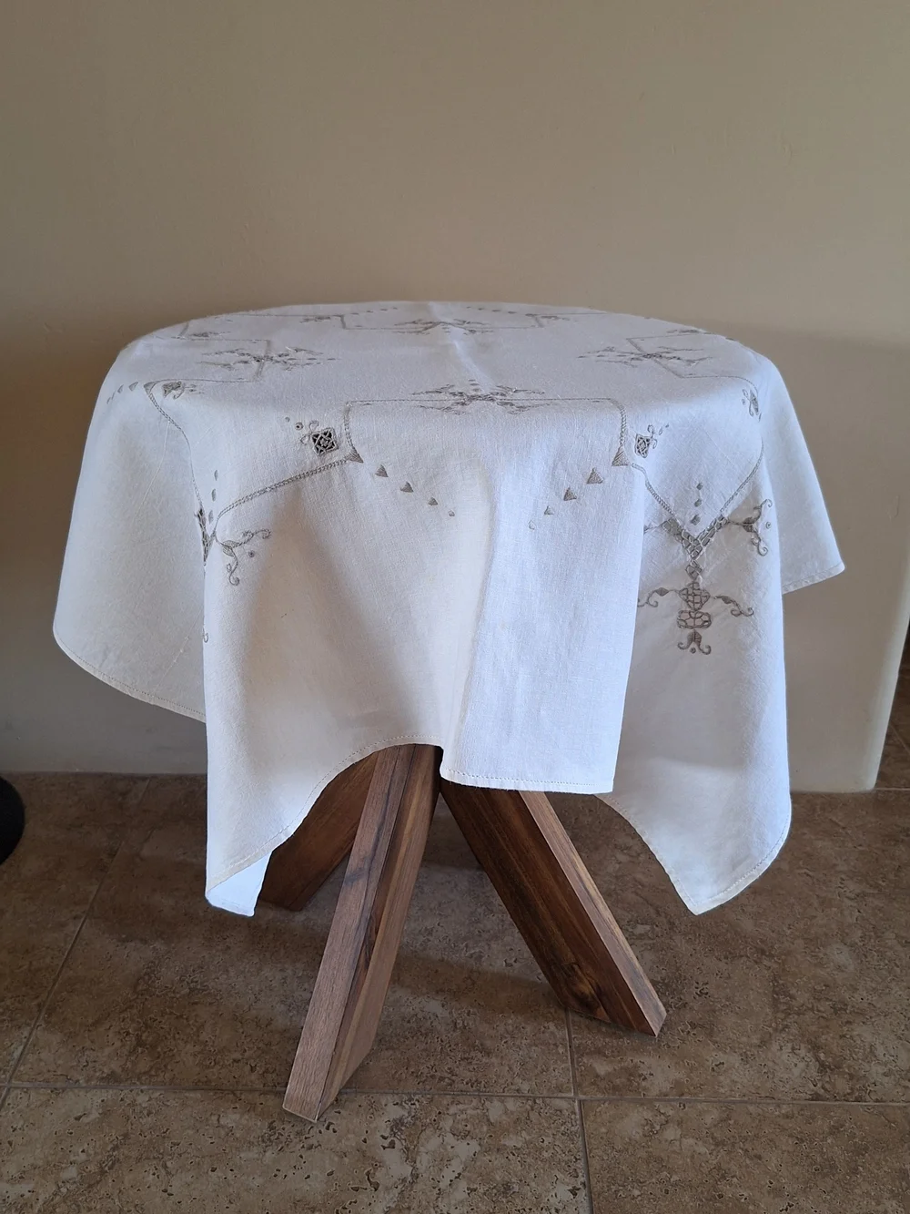 Embroidered Ivory Round Tablecloth - Elegant Home Dining Accent